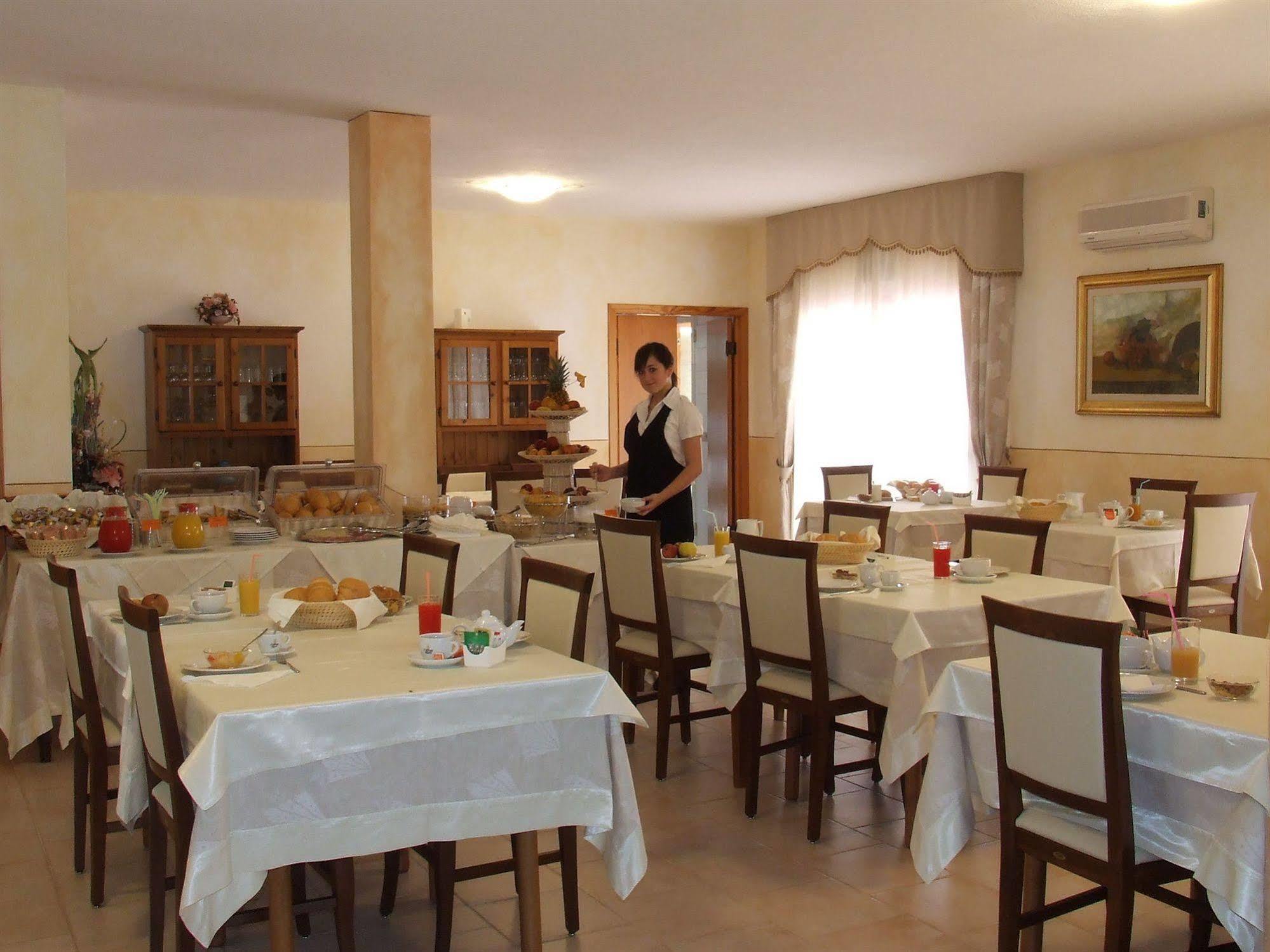 A.I.R. Hotel Gabbiano Isola Rossa  Exterior photo